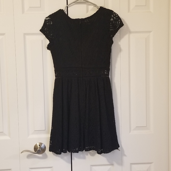 H&M Divided Black lace cocktail dress, sz 6 - Picture 2 of 3